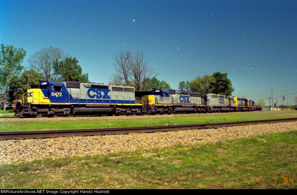 CSX 8472 leads 3 other SD40-2's and a U boat down track 1 towards West Hamlet